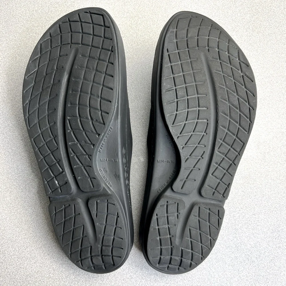OOFOS OOahh Black Slide Recovery Sandals Unisex